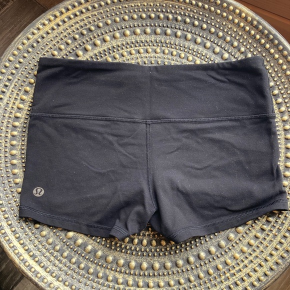 lululemon athletica Pants - lululemon athletica Women's Black Shorts. Size 4